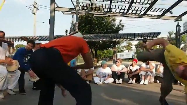 Prof. Pehzao & Ferrugem - Capoeira Angola Encounter - Sydney смотреть онлайн