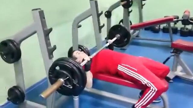 Жим штанги 75 кг смотреть онлайн