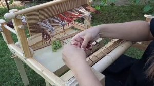 Мастер - класс: "Ткачество на ткацком станке" (заправка нитей, простой способ плетения)