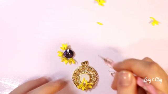 Цветочный кулон с кристаллом Swarovski ПОЛИМЕРНАЯ ГЛИНА мастер-класс DIY смотреть онлайн