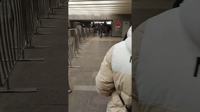 Москва, метро Киевский вокзал смотреть онлайн