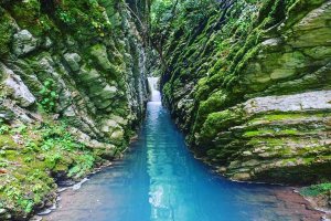 Лазаревское ?Крабовое ущелье ?Что самостоятельно посмотреть в Лазаревском.