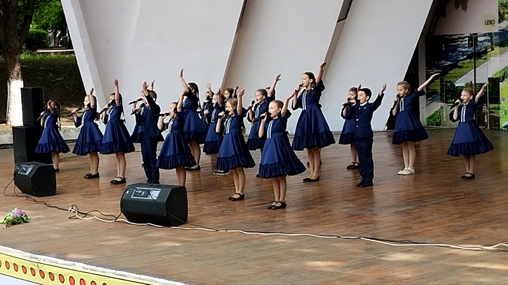 Вокальный ансамбль школы №78 - Здравствуй,Мир