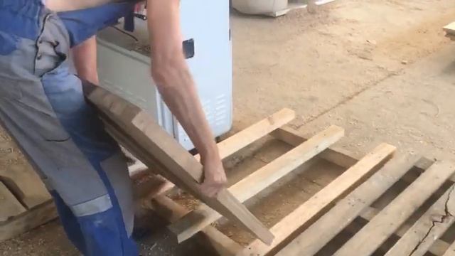 Продольное строгание сборного клеёного щита на Рейсмусовом станке с электроподъемом стола EcoWood М смотреть онлайн