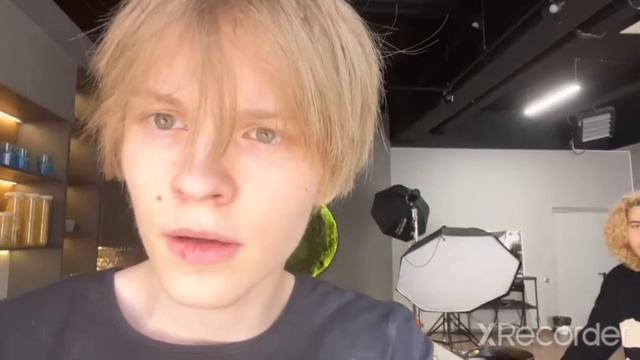 Сережа всё ещё пытается закадрить Ваню, или же кукинг жожо и дипинса смотреть онлайн