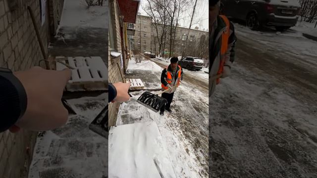 Хамство сотрудника ЖКС 3 Калининского района Санкт-Петербурга на вопрос об оплачиваемой уборке. смотреть онлайн