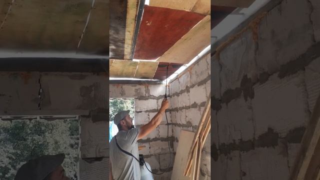 обработка антисептиком| потолок первого этажа смотреть онлайн