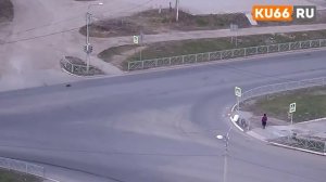 Сбил собаку и уехал