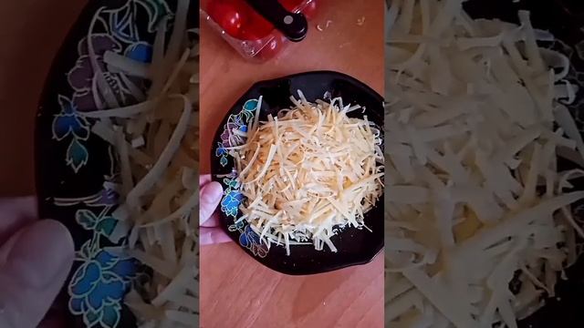 Салат цезарь. Рецепт с курицей и сухариками. смотреть онлайн