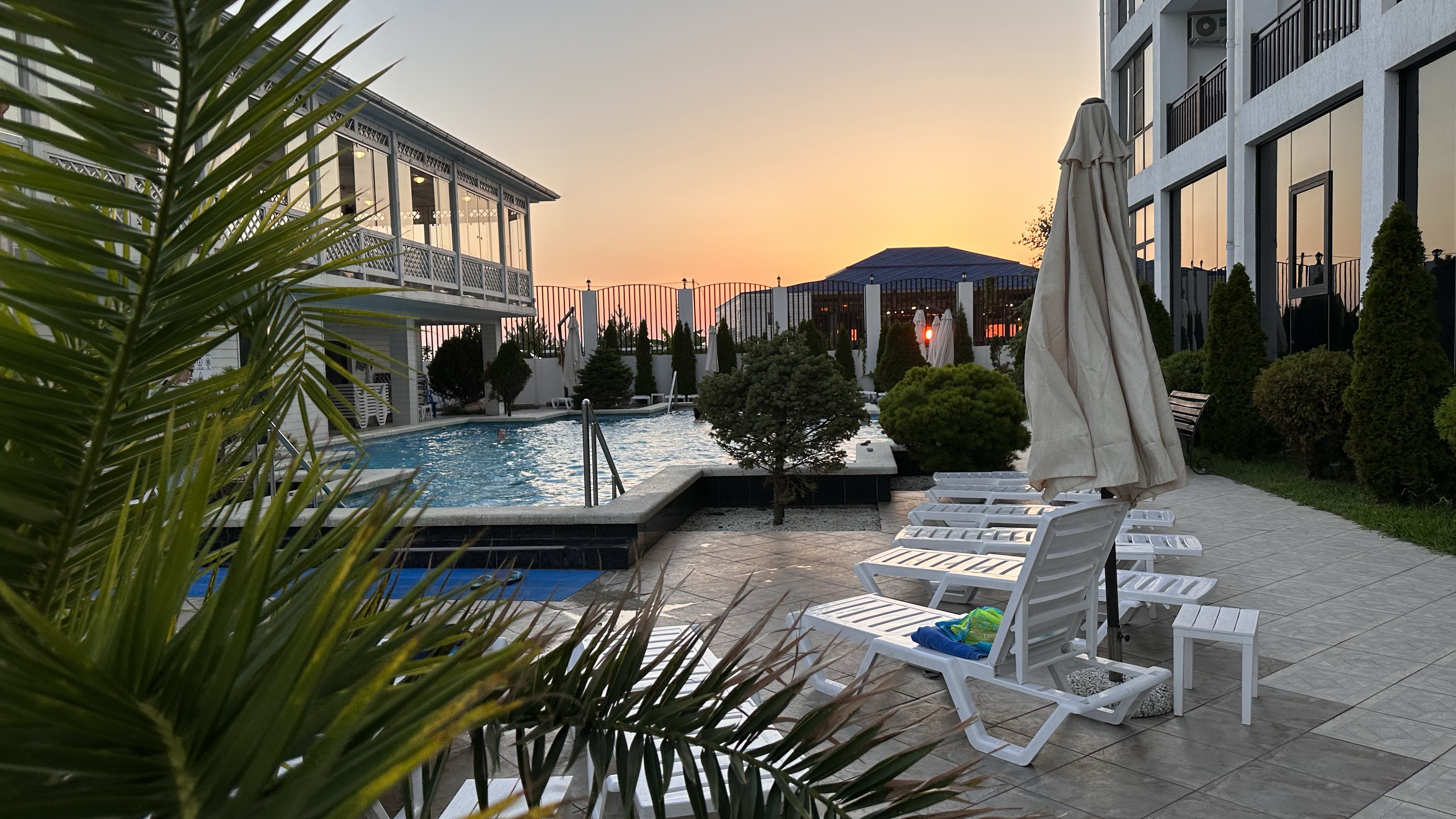 Абхазия, Алахадзы. ЗАСЕЛЯЕМСЯ в отель « Paradise Beach»! смотреть онлайн