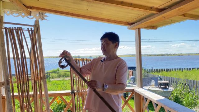 Тунепу: балапчи дё ахорани (Трость, палка для опоры при ходьбе: вещи из старого дома)