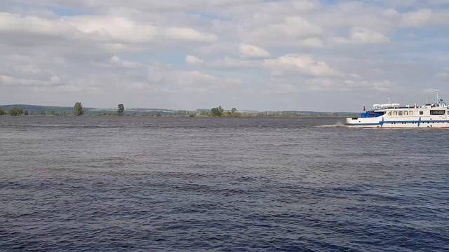 В Нижнекамске во время паводка Кама затопила набережную. Май 2020 год. смотреть онлайн