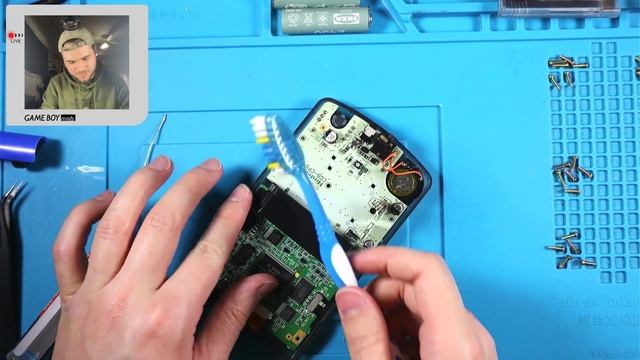 Fixing GROSS Game Boys! смотреть онлайн