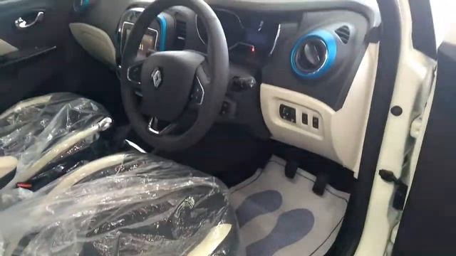 Renault Captur Complete Review of two variants including price, mileage, specifications смотреть онлайн