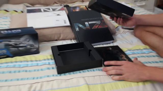 Mass Effect 3 N7 Collectors Edition Unboxing + Acessories смотреть онлайн