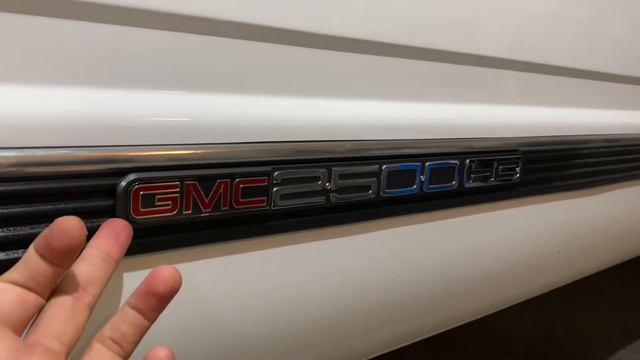 SIERRA 2500 DOOR MOLDING AND EMBLEMS смотреть онлайн