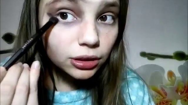 Фифа показывает как сделать макияж на дискотеку(но она не умеет краситься) смотреть онлайн