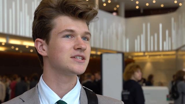 Встреча победителей и призеров ВсОШ в Зарядье смотреть онлайн