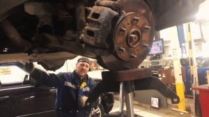 Ремонт Mitsubishi Pajero 4 , замена шаровых опор.