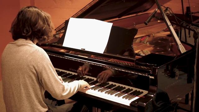 Erik Satie - Gnossienne No.5 смотреть онлайн