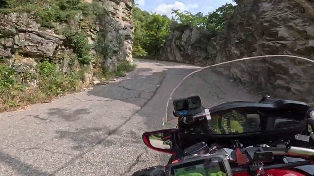 EP5 ➤ Road Trip Moto ➤ La BONETTE : bienvenue à plus de 2800 mètres d’altitude ! смотреть онлайн