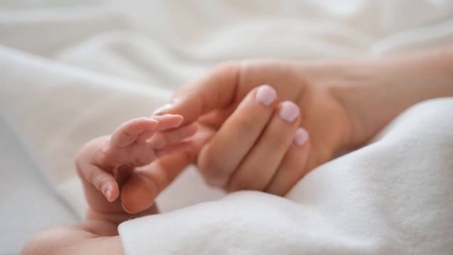 младенец СРАЗУ же после рождения начал РАЗГОВАРИВАТЬ: врачи до сих пор не могут поверить ушам... смотреть онлайн