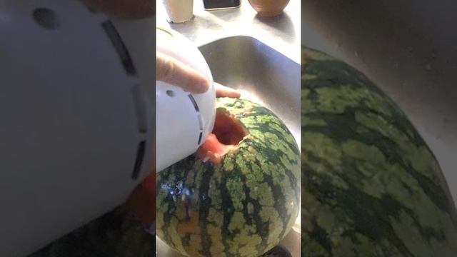 WaterMelon Drink (Life Hack) смотреть онлайн