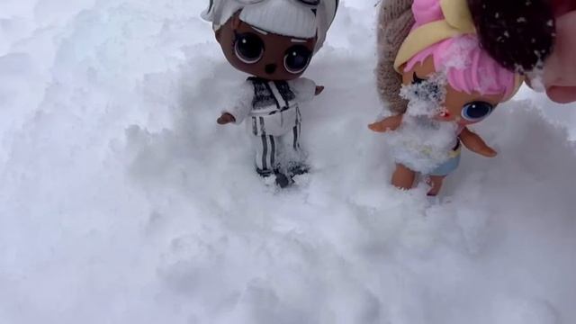 Первый снег))) куклы на прогулке ))) Lol Surprise Лол Мультик