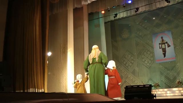 РУССКИЕ НАРОДНЫЕ КОСТЮМЫ. смотреть онлайн