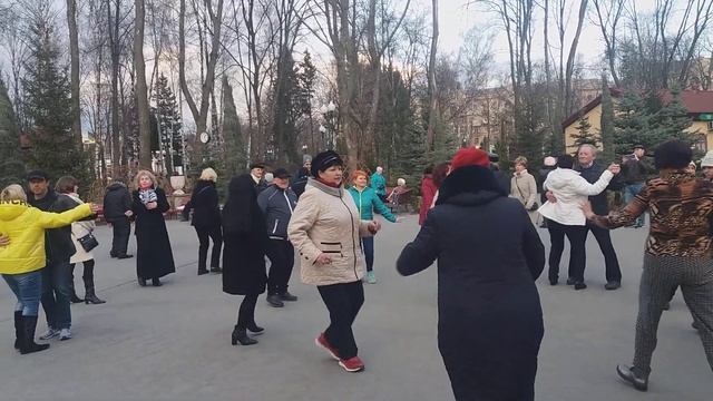Харьков,танцы в парке ,"За твои зелёные глаза" смотреть онлайн