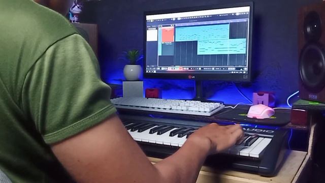 Nyobain M - Audio Keystation 49 mainin musik klasik Kenny G смотреть онлайн