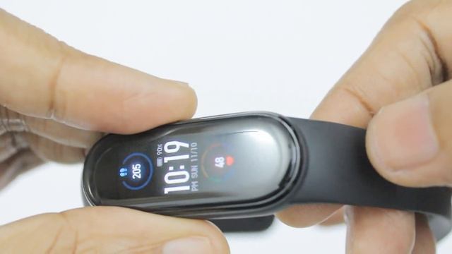 Mi Band 5/6/7 - How to Remove Strap and Charge смотреть онлайн