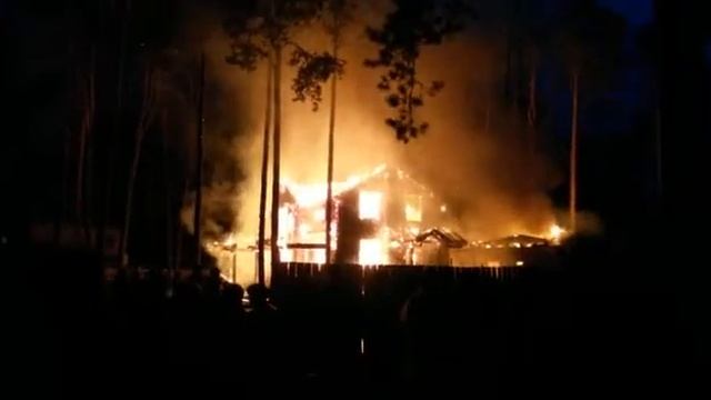 Возгорание дома в результате попадания молнии в Кудряшах ( Новосибирская область) смотреть онлайн