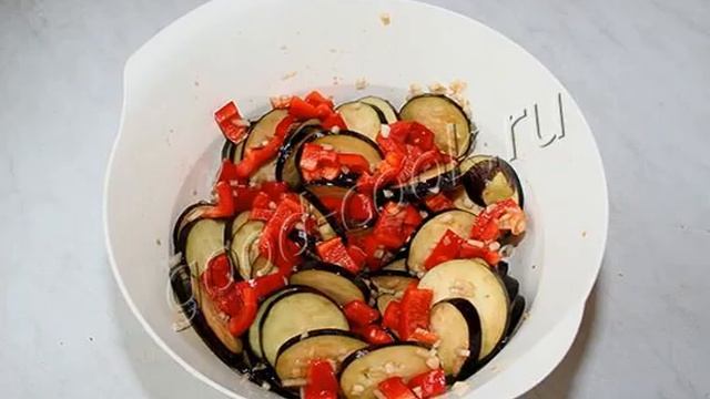 Баклажаны и перцы запеченные в остром соусе. Рецепт приготовления смотреть онлайн