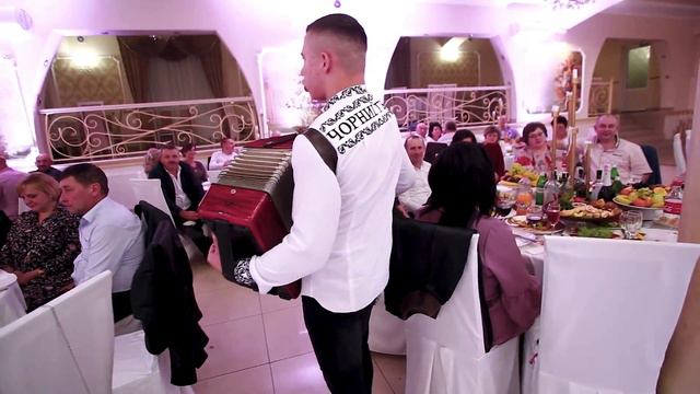 Коломийки на весіллі (Частина 2) Батл між музикантом та гостями. Чорний Гуцул дає Джоса. смотреть онлайн
