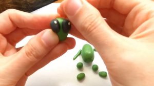 Как слепить ИНОПЛАНЕТЯНИНА  из пластилина? Легкие поделки для детей/Видео лепка