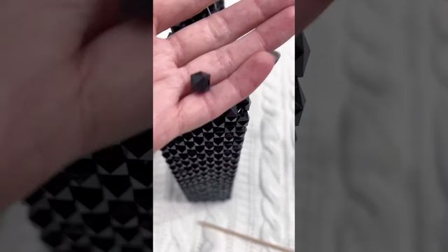 СЕКРЕТЫ ПЛЕТЕНИЯ СУМОК ИЗ БУСИН. Сшиваем боковые стенки сумки из бусин. #сумкаизбусин #beadedbag