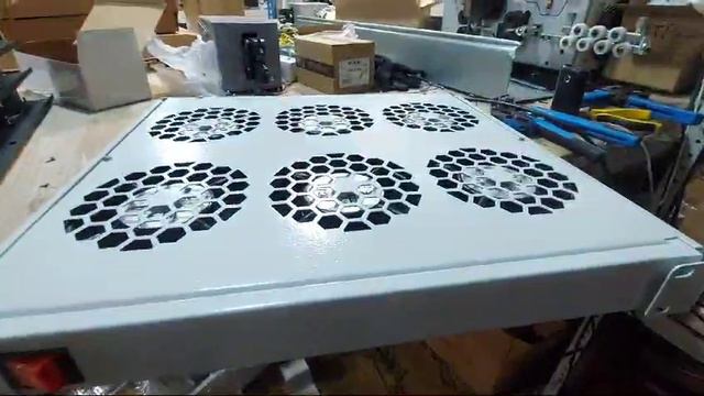 Выходной контроль вентиляторного модуля 19 дюймов на 6 кулеров, серого цвета смотреть онлайн