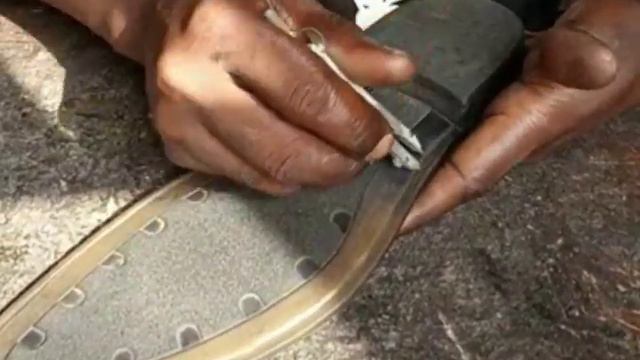 How to stitch shoe soles by hand. (Blake Rapid Method) смотреть онлайн
