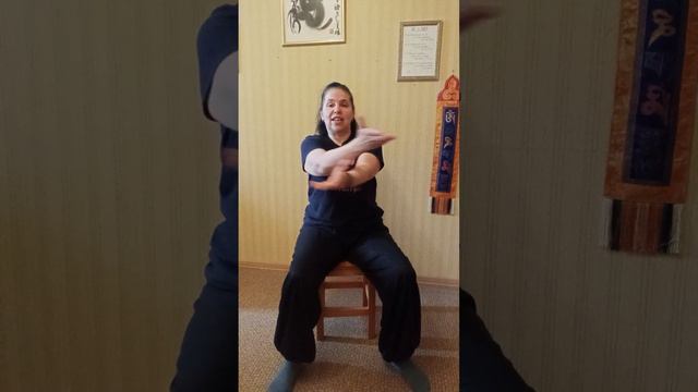 Укрепляем спину и руки сидя. Канал в Телеграмм НА ЗАРЯДКУ СТАНОВИСЬ