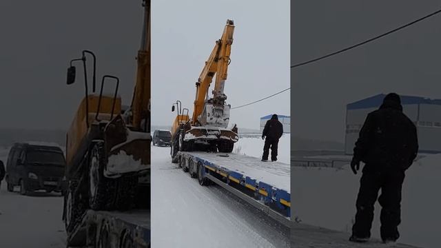 Погрузка экскаватора на трал. смотреть онлайн
