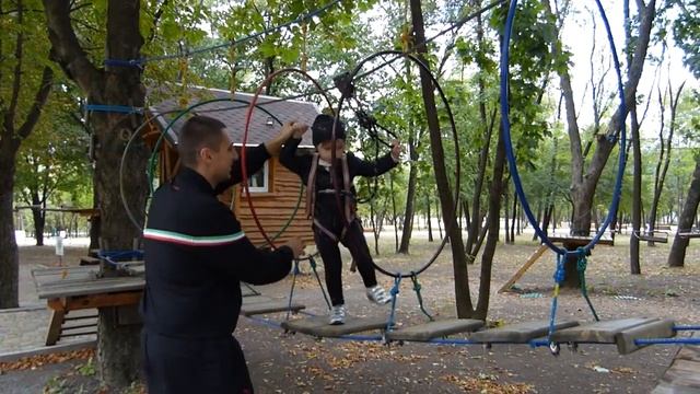 Донецк: поляна сказок и покорение трассы в веревочном парке смотреть онлайн