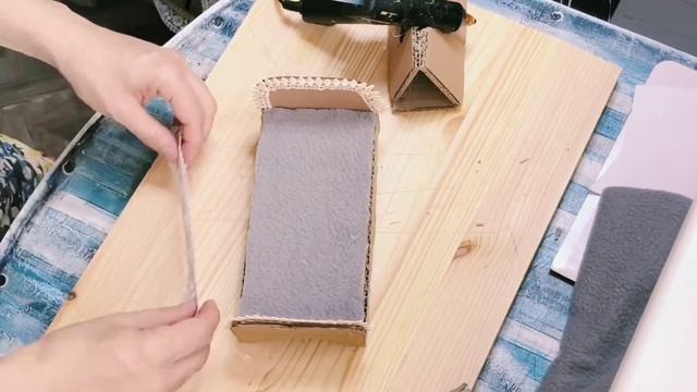Кукольная кровать из картона на скорую руку.Простые поделки. смотреть онлайн