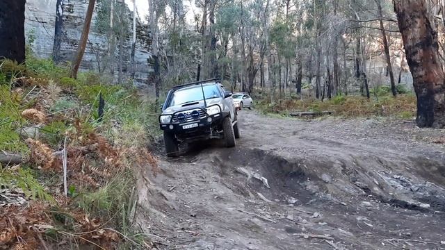 Subaru XV + Toyota Hilux offroad at Blackfellow Hands Trail, Blue Mountains Australia смотреть онлайн