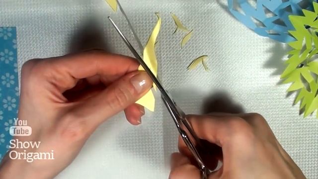 Как сделать простые и красивые снежинки из бумаги. 6 снежинок в одном видео. смотреть онлайн