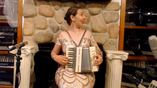 6249 - Cream Hohner Imperial I Piano Accordion MM 25 12 $599 смотреть онлайн