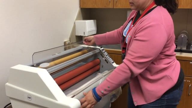 Loading the Laminator смотреть онлайн