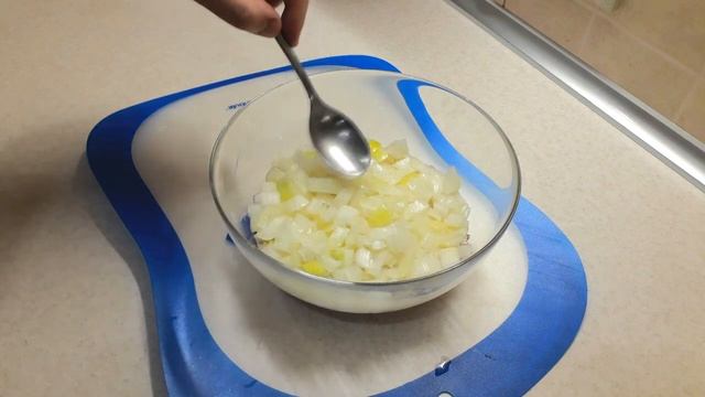 ВКУСНЫЙ И СЫТНЫЙ САЛАТ МИМОЗА смотреть онлайн
