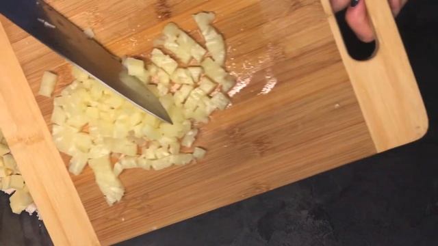 Салат с куриной грудкой и ананасом смотреть онлайн