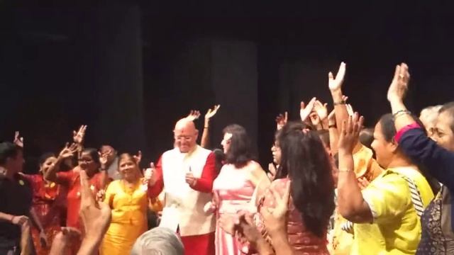 25 Years in Laughter with Mahaguru Dr Madan Kataria & Madhuri Kataria {Mobile Video} смотреть онлайн